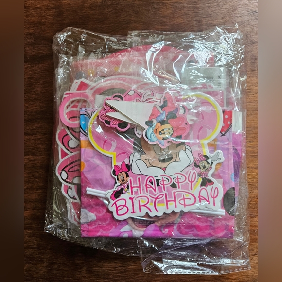 New in the bag Minnie Happy birthday decorations - Picture 2 of 3